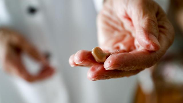 Usuaria de audífonos intracanales y miembro de Fiapas (Confederación Española de Familias de Personas Sordas).