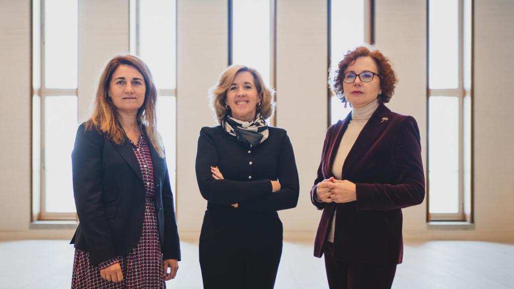 De izquierda a derecha: Mariola Menéndez,  Ana de la Cueva y  Leticia Ruiz.