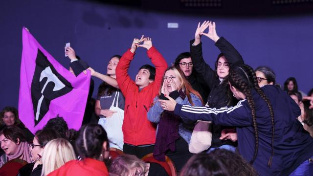 Mujeres contrarias a la Ley Trans han interrumpido este miércoles el acto institucional del 8-M.