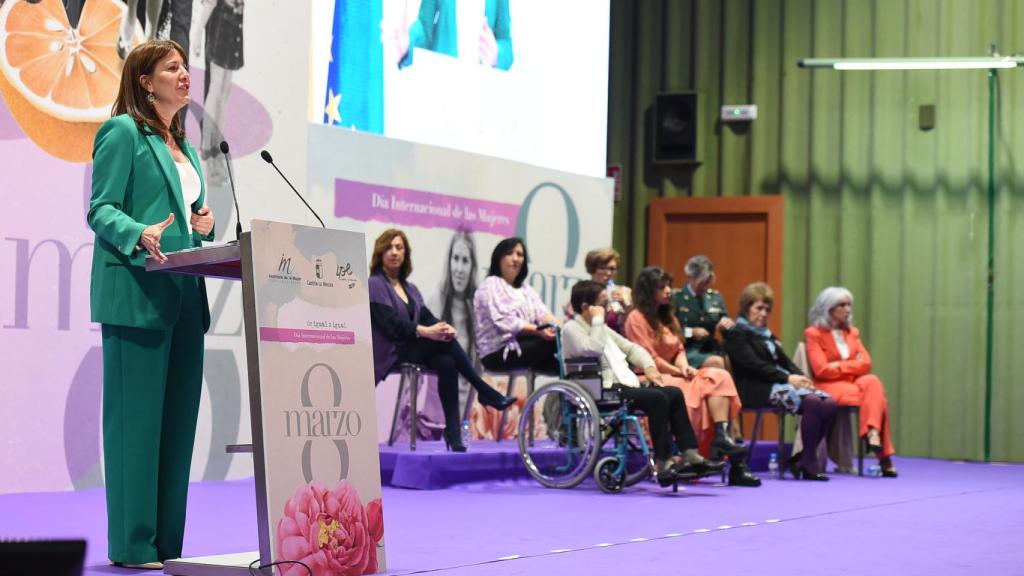 Blanca Fernández en el acto institucional del 8M. Foto: JCCM.
