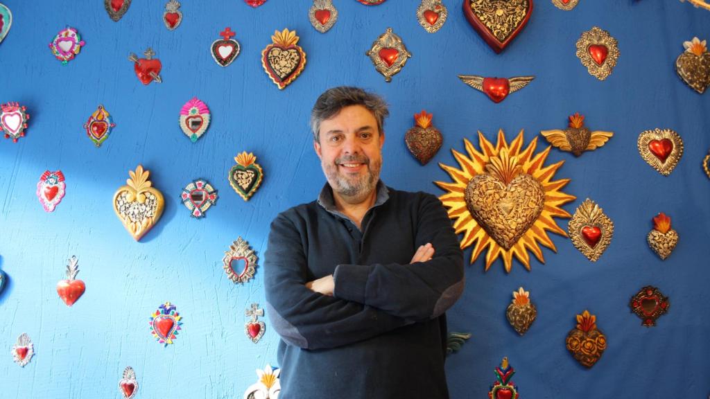 Ernesto Díaz en una de las paredes de Las Mañanitas.