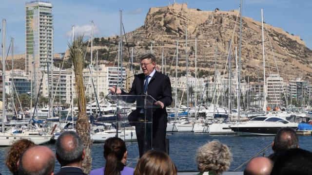 El presidente de la Generalitat, Ximo Puig, este miércoles en el Puerto de Alicante.