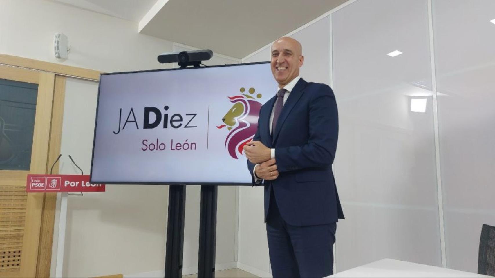 El alcalde de León, José Antonio Diez, durante la presentación de su lema y logo de campaña.