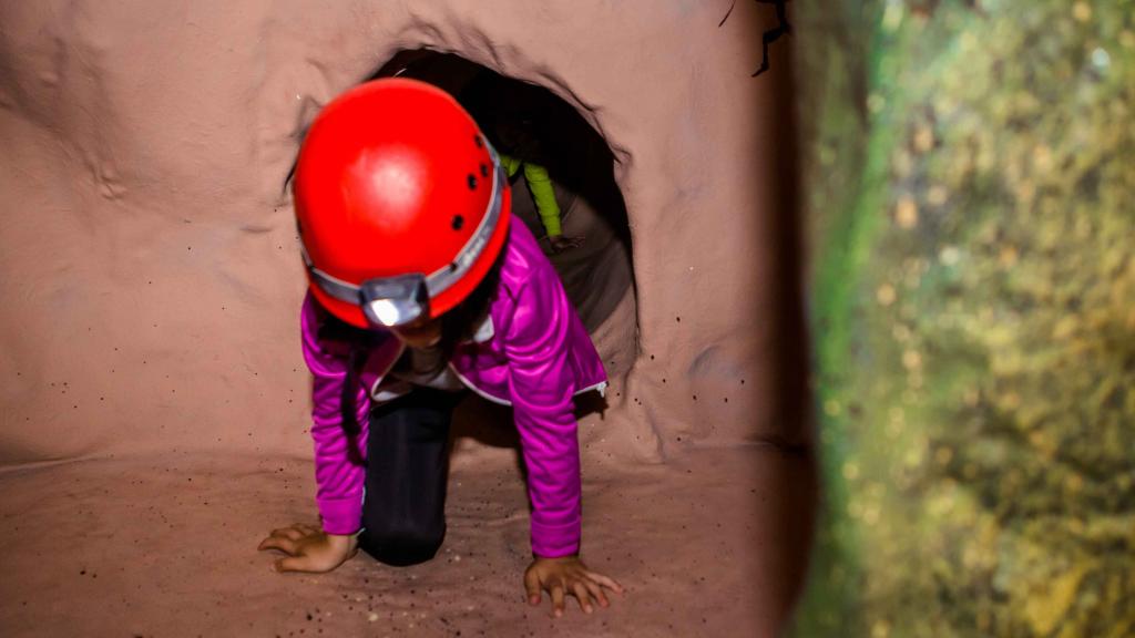 Actividad de espeleología en Vallsur