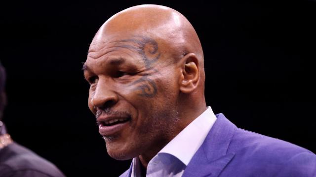 Mike Tyson, protagonista como espectador en un combate de boxeo