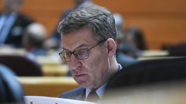 El líder del PP, Alberto Núñez Feijóo, este martes en su escaño del Senado.