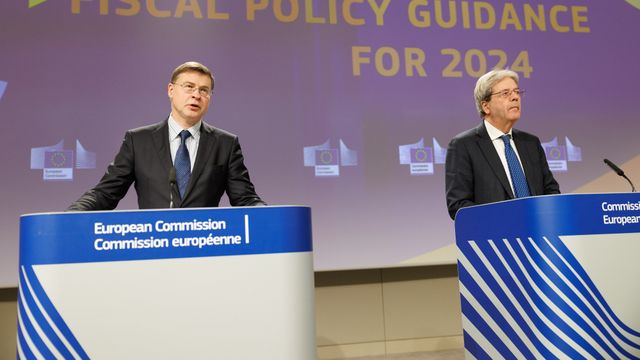 Los comisarios Valdis Dombrovskis y Paolo Gentiloni, durante la rueda de prensa de este miércoles