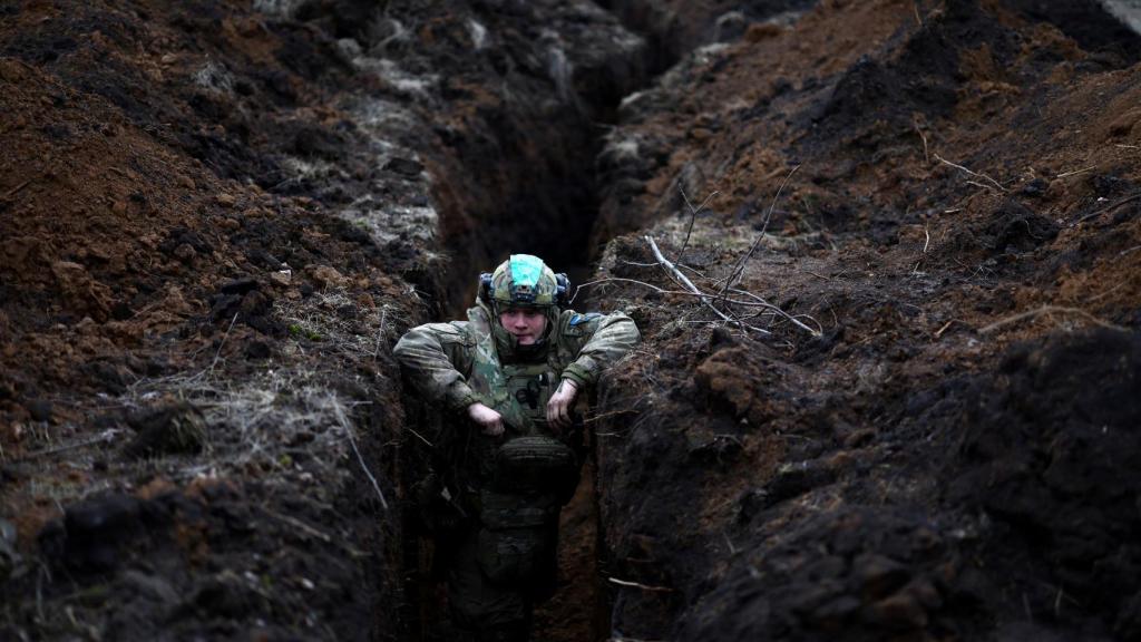 Un soldado ucraniano en el frente de Bakhmut, en la región de Donetsk.