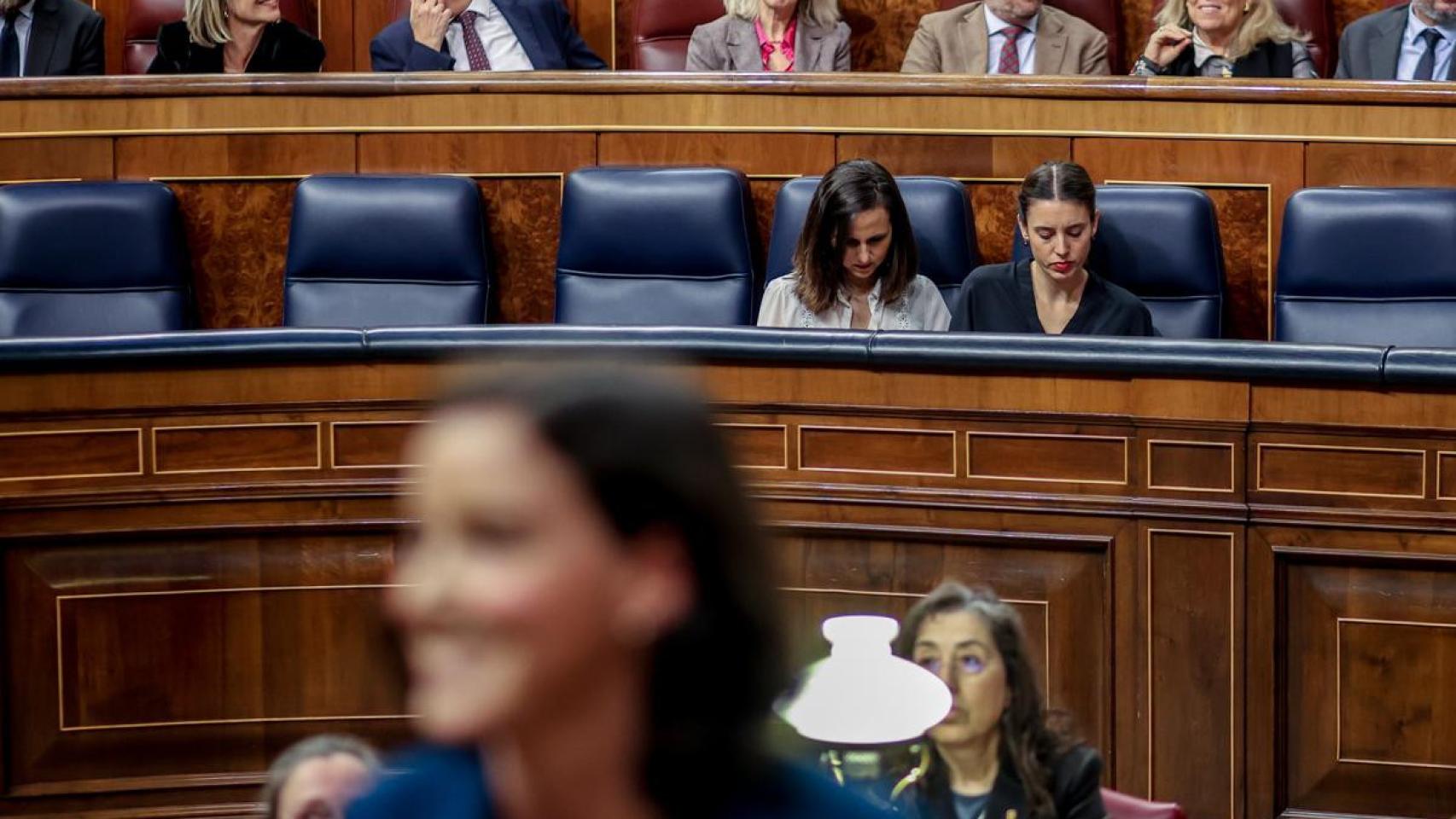 Ione Belarra e Irene Montero, abandonadas por sus compañeros de Gobierno.