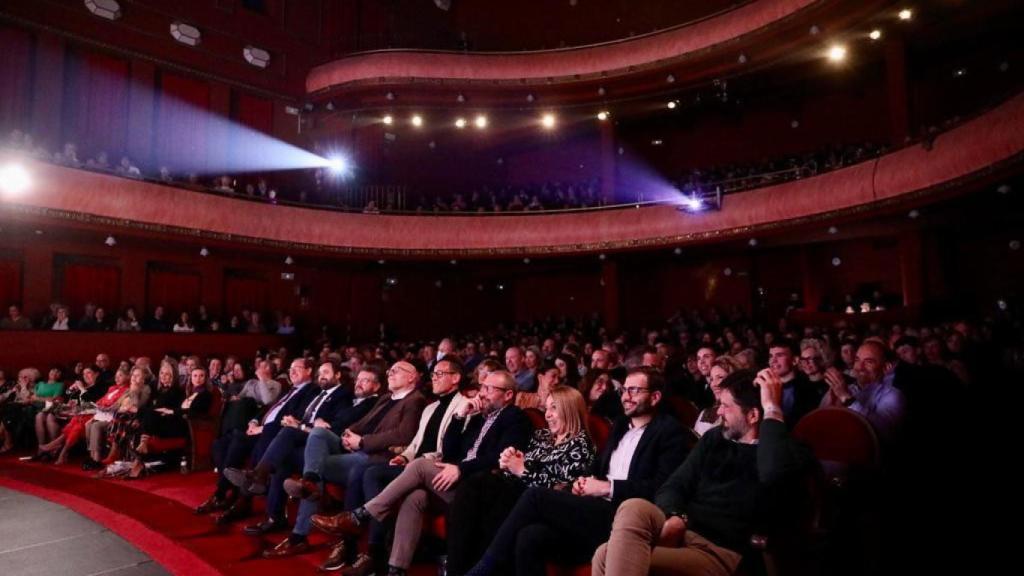 El teatro Regio de Almansa lleno durante el acto por el 8-M.