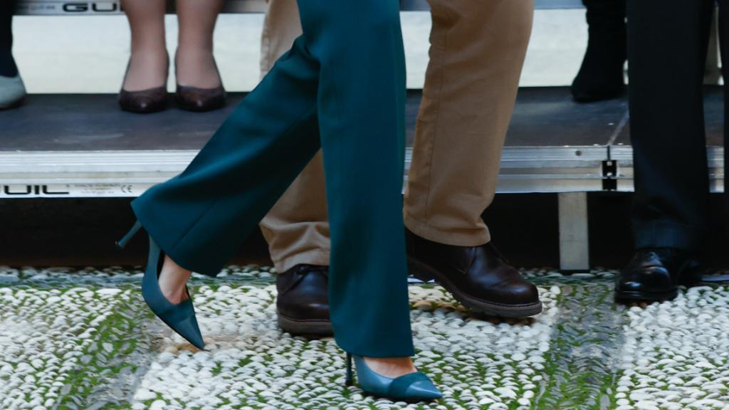 Ha repetido sus altísimos tacones de Magrit verdes que llevó también el pasado mes de diciembre.