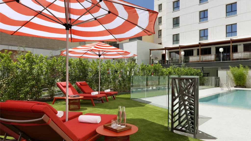 Imagen del jardín y la piscina de Hard Rock Hotel.