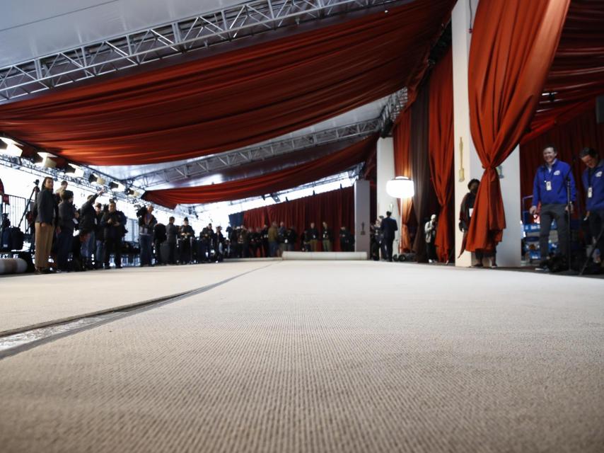 Empiezan a desarrollarse las alfombras de este año, que por primera vez en seis décadas, no serán rojas.