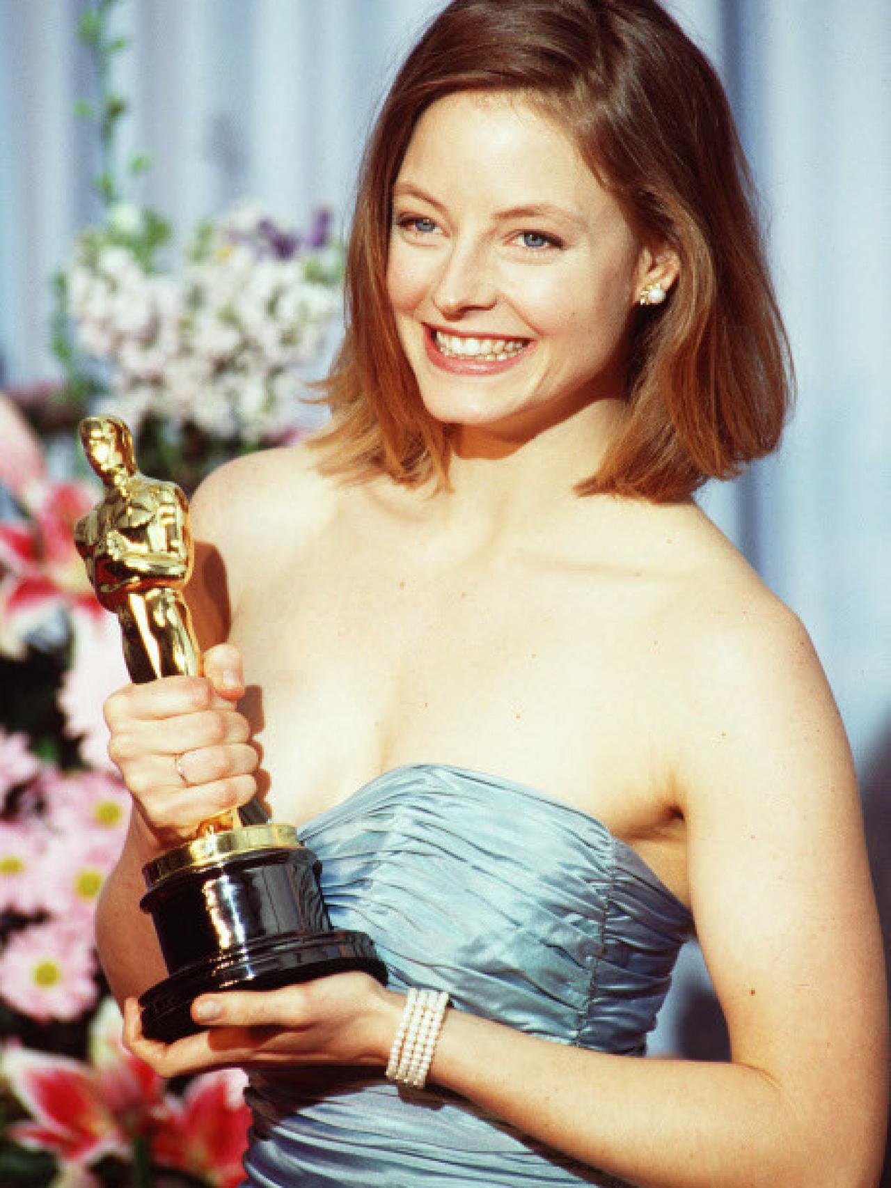 Una joven Jodie Foster recoge el Premio a Mejor Actriz