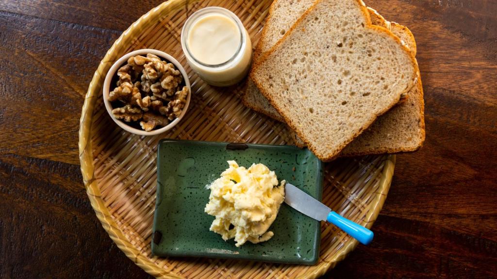 Otra opción para desayunar: Pan tostado con mantequilla.