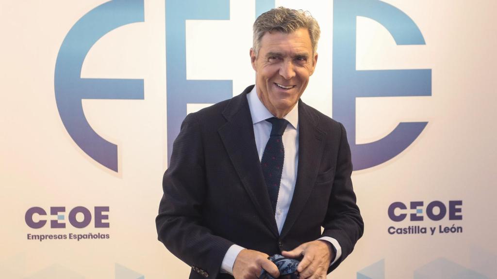 El presidente de la Federación Leonesa de Empresarios (FELE), Javier Cepedano, durante su rueda de prensa de este jueves.