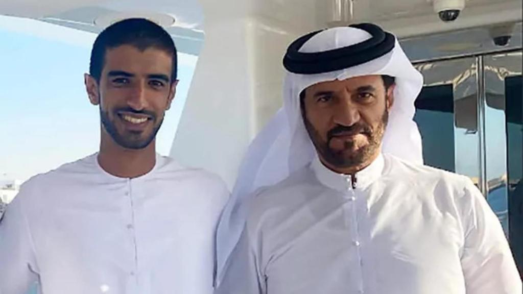 Saif Muhammad bin Salim junto a su padre Mohammed Ben Sulayem