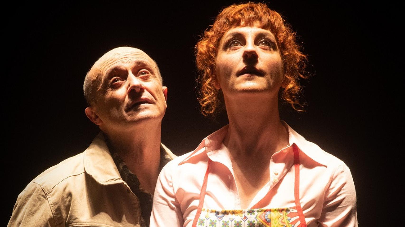 Pepe Viyuela (Jack) y Nuria Mencía (Grace), en 'Uz: el pueblo'. Foto: Javier Naval