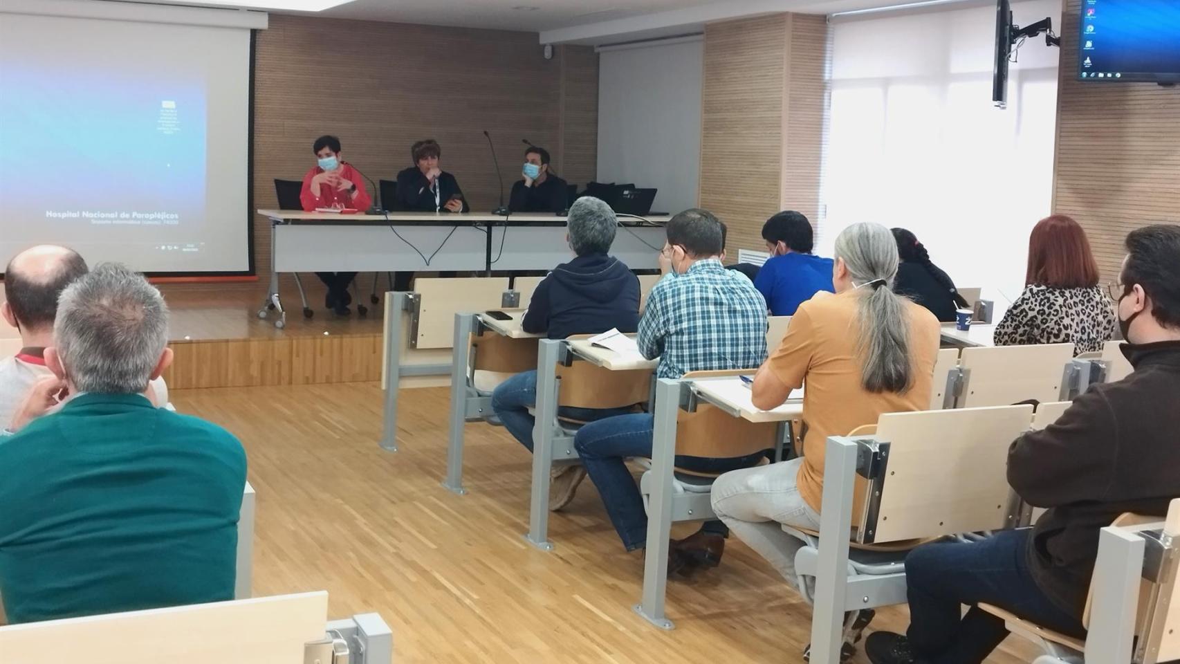 Reunión entre CCOO y el personal investigador del Hospital Nacional de Parapléjicos. Foto: CCOO.