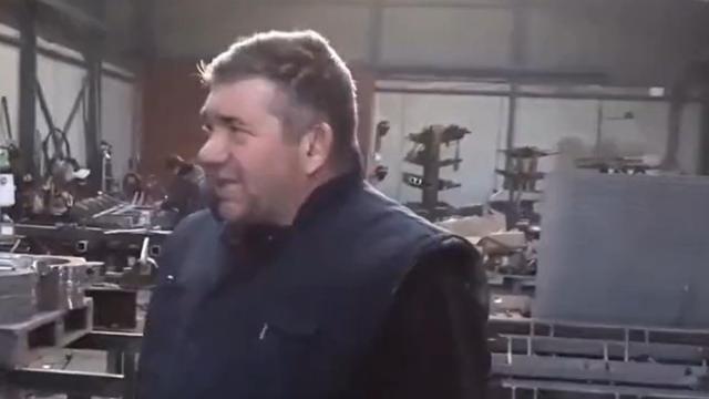 José María Saiz, alcalde de Villar de Cañas. Foto: Captura del video compartido por Pablo Iglesias en su Twitter.