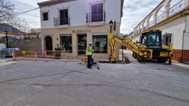 Obras para la instalación de las calderas de biomasa en la Sierra de las Nieves.