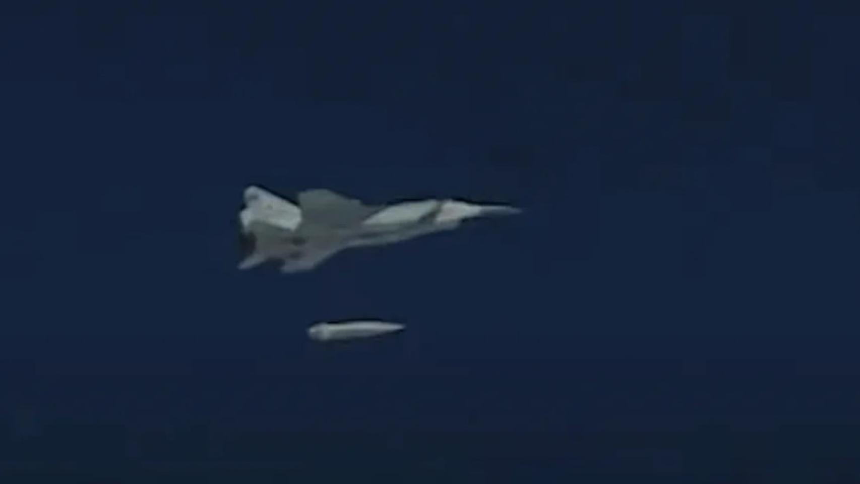 Un misil Kinzhal lanzado desde el aire.