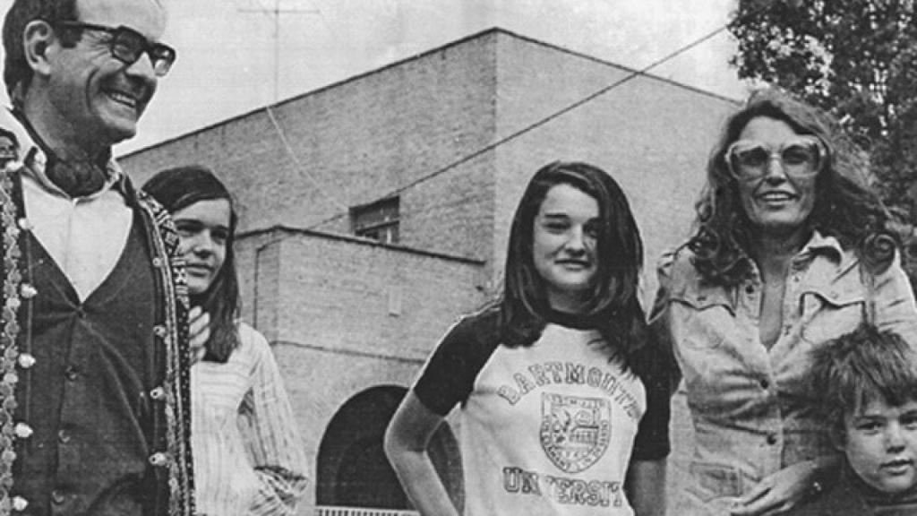 Tamames, su mujer, Carmen Prieto-Castro, y sus hijos.