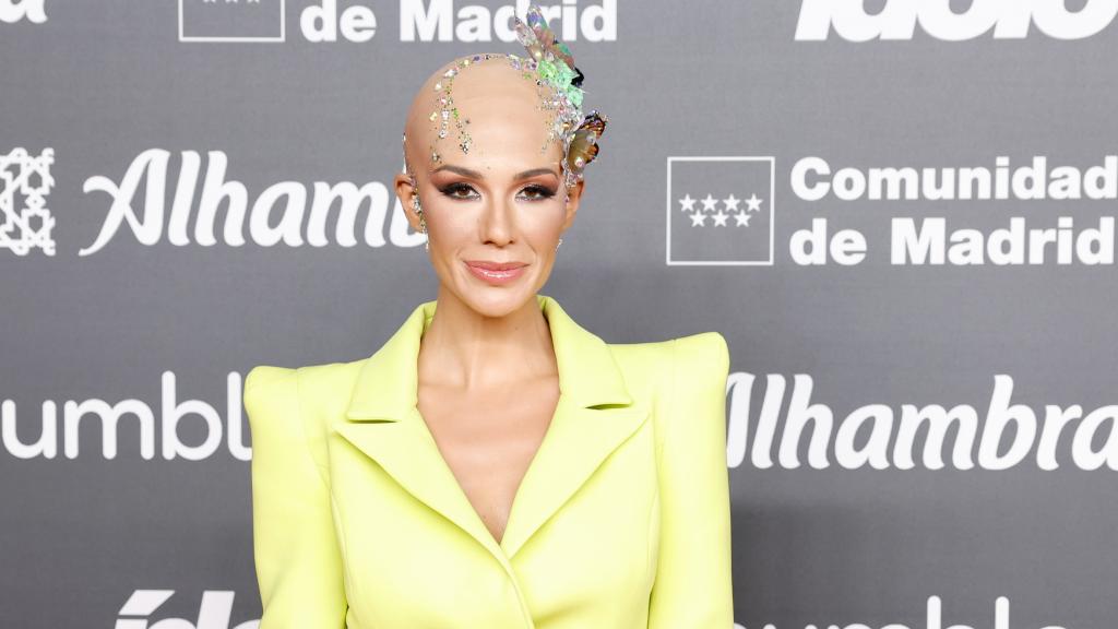 La comentada imagen de Tamara Gorro en los Premios Ídolo, luciendo completamente calva a modo de reivindicación.