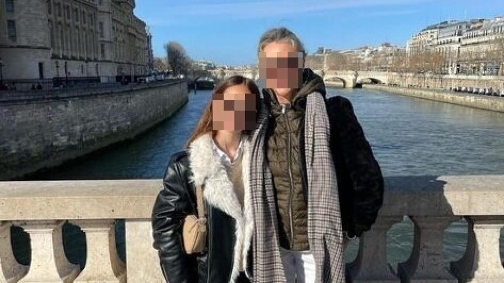 Irene junto a su madre Marian durante un viaje a París en 2022.
