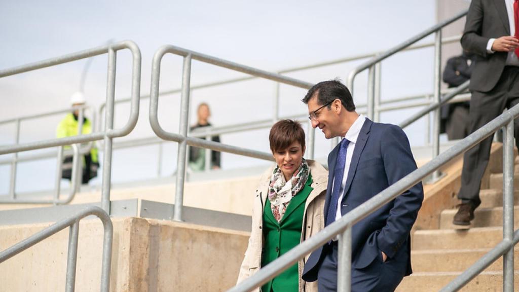 José Manuel Caballero junto a la ministra de Política Territorial y portavoz del Gobierno, Isabel Rodríguez, este viernes en Puertollano.