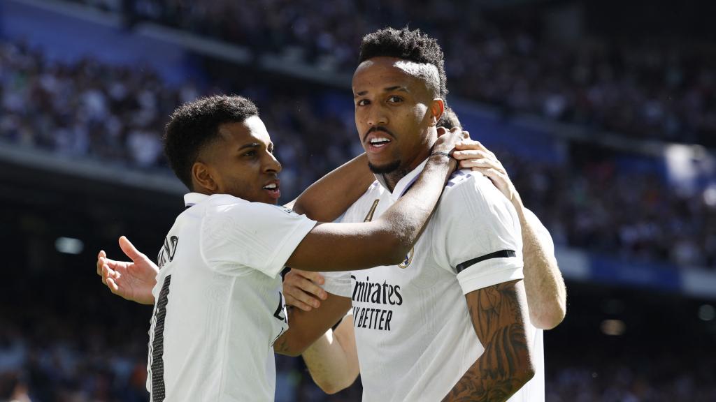Rodrygo y Militao se funden en un abrazo tras el abrazo del central