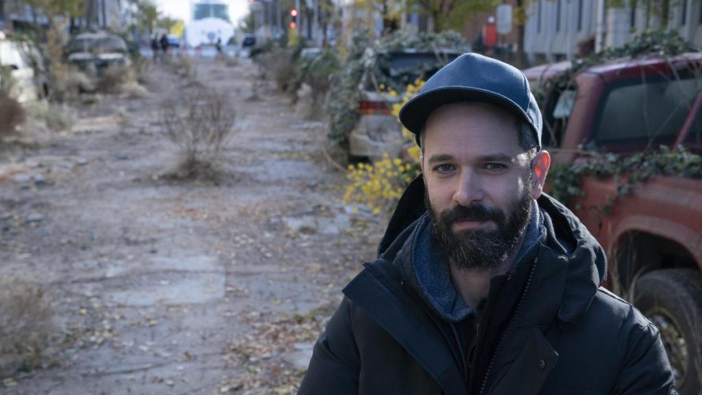 Neil Druckmann, durante el rodaje del segundo episodio de 'The Last of Us'.