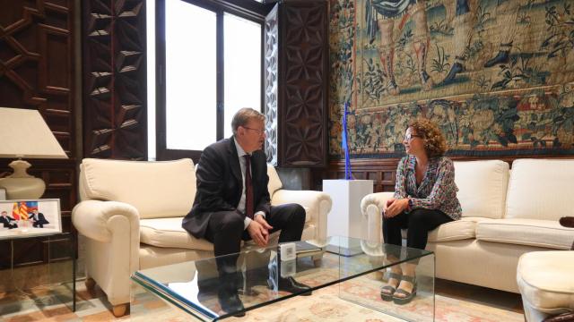 Ximo Puig y la consellera Josefina Bueno, número uno de la lista del PSPV por Alicante.