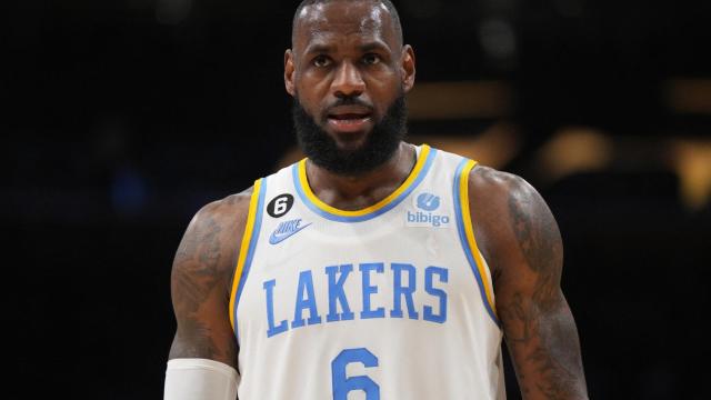 LeBron James durante un partido con Los Ángeles Lakers