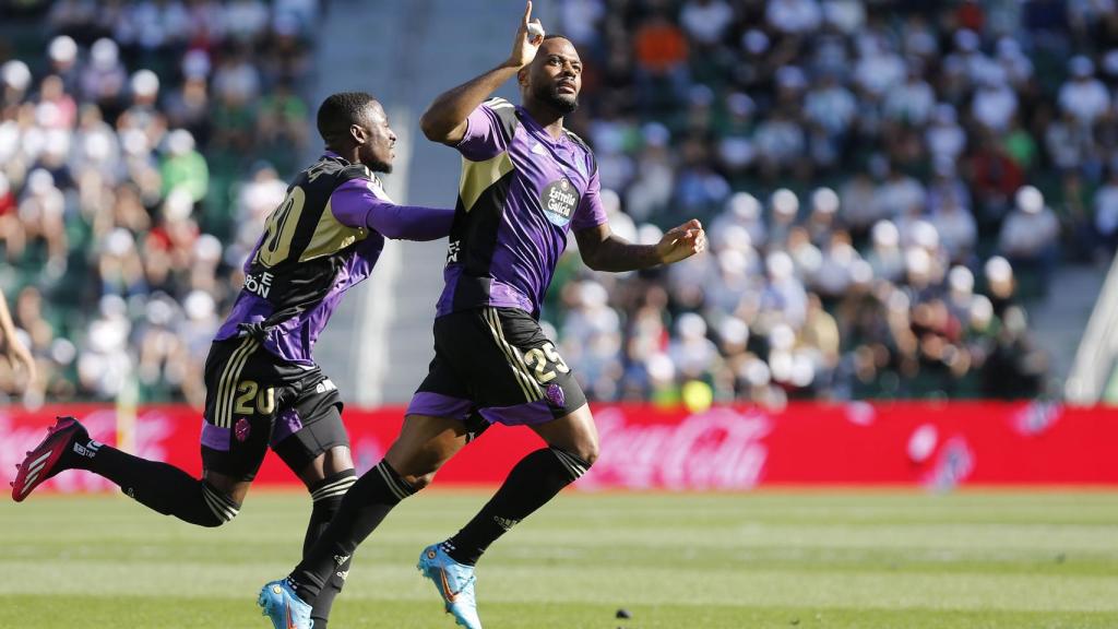 Larin celebra el gol del Valladolid.