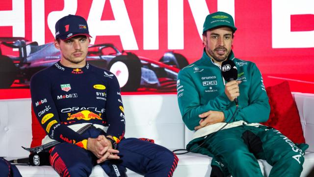 Max Verstappen en rueda de prensa junto a Fernando Alonso