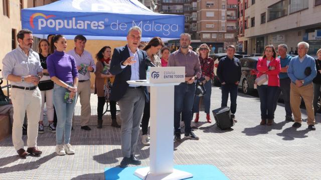 Elías Bendodo, durante un acto del partido.