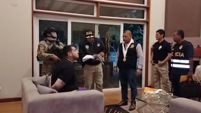 Imagen de la detención de 'El Español',  vinculado a una organización criminal con Pedro Castillo.