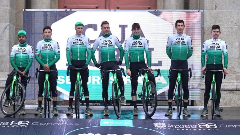 Varios ciclistas del Caja Rural, durante la pasada edición de O Gran Camiño.