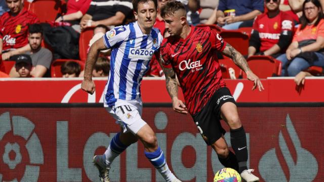Mikel Oyarzabal y Pablo Maffeo, en el Mallorca - Real Sociedad de La Liga 2022/2023