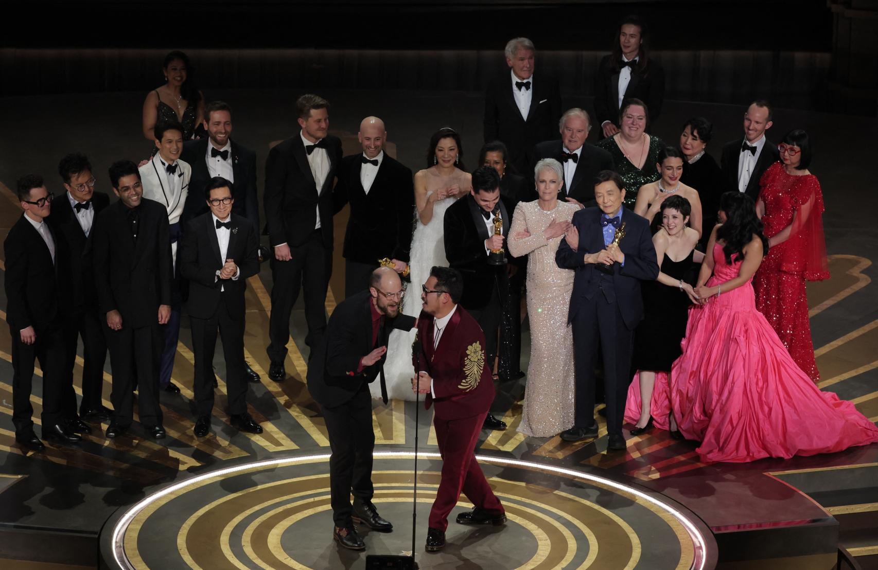 El equipo de 'Todo a la vez en todas partes'. Foto: Reuters
