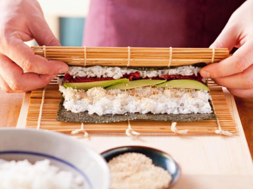 Preparación de sushi.