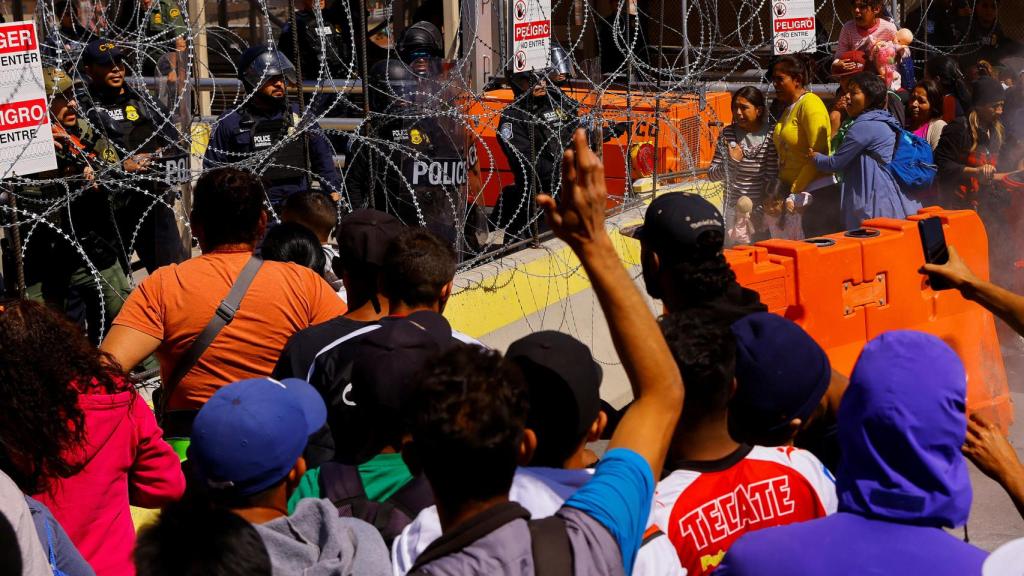 Protesta en el puente internacional Paso del Norte.