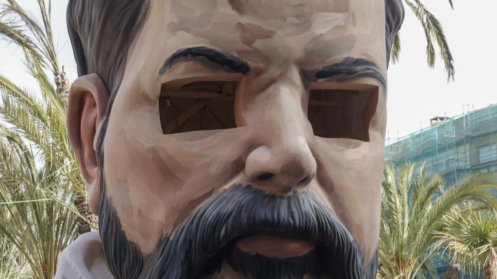 El busto de Joaquín Sorolla en la falla de la Plaza de la Reina.