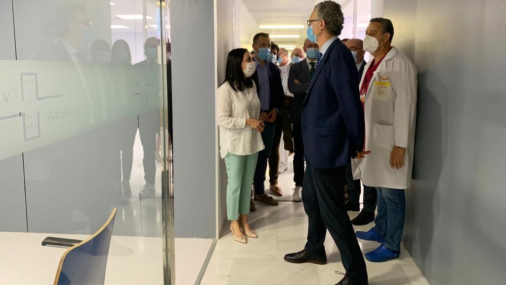 El consejero de Salud, Juan José Pedreño, en una visita al Hospital Virgen del Castillo de Yecla.