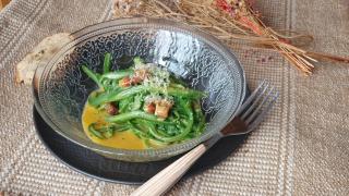 Judías verdes a la carbonara, receta de un plato de La Tasquita de Enfrente