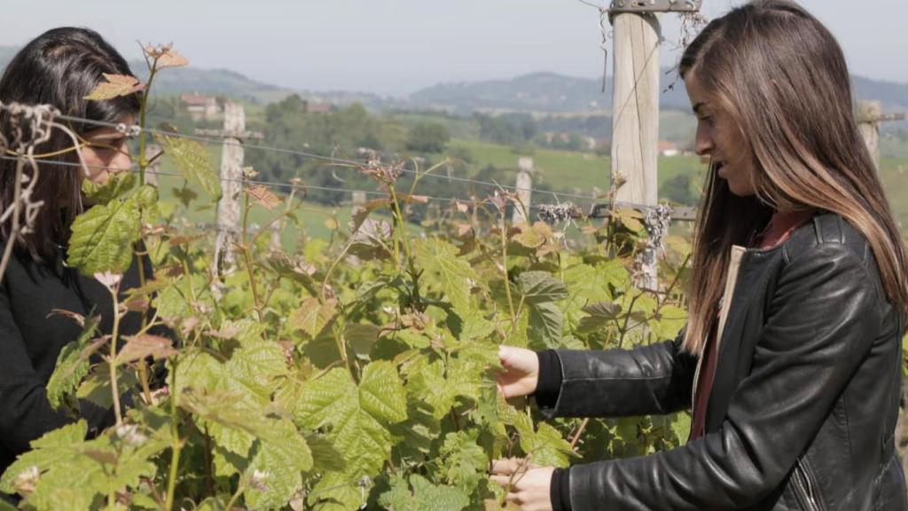 A la derecha, Amaia, la hija de Karlos Arguiñano que trabaja en la bodega de su padre.