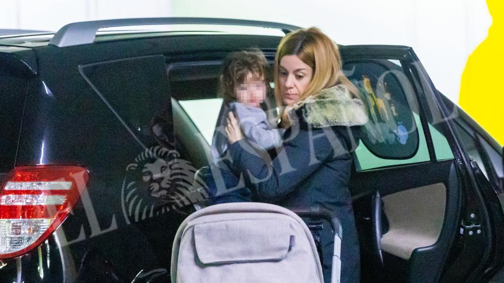 Alexandra Jiménez junto a su hija.