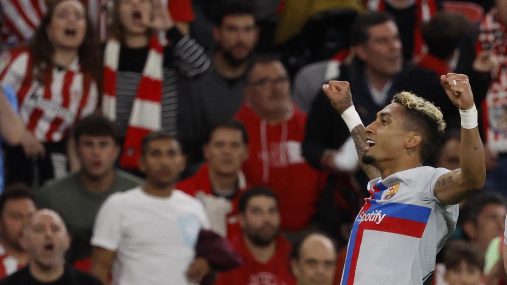 Raphinha, celebrando su gol con el FC Barcelona en San Mamés