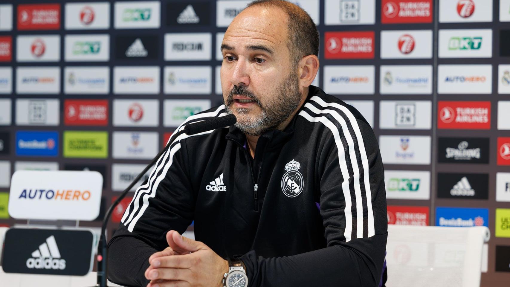Chus Mateo, en rueda de prensa de la Euroliga con el Real Madrid de Baloncesto